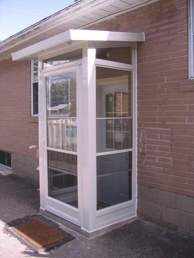 Incorporating a vestibule, like seen on this house, in your cat-shelter design will help prevent cold air from reaching the cat as it beds down for the night.