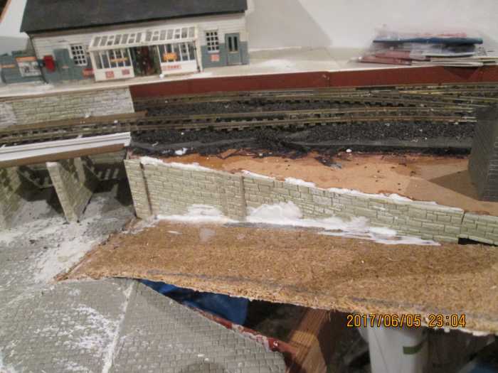 A start has been made on the wall alongside the coal depot ramp. Next will be the outside edge wall down to the lorry park