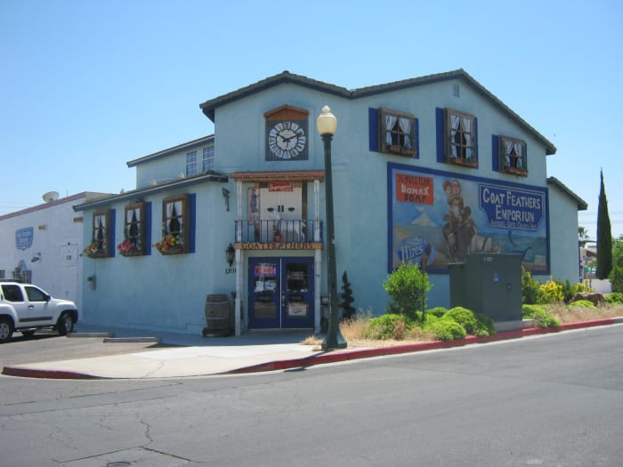 Another interesting building in Boulder City. It's hard to see from this photo, but there are GORGEOUS flower boxes on the side of this building, very pretty flowers!