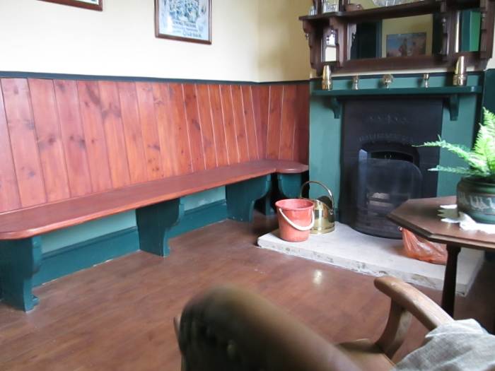 This looks cosy - first class waiting room, western end of the building (access through general waiting)