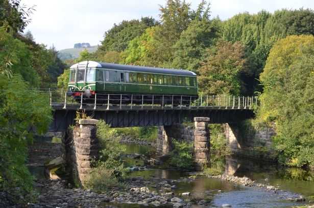 A 'bubble' crosses the River Wear (pron. as 'weir'). One of the 'Heritage Diesels', these vehicles originated on the Western Region, British Railways. They were nicknamed 'bubbles' and some have been bought by several preserved railways.
