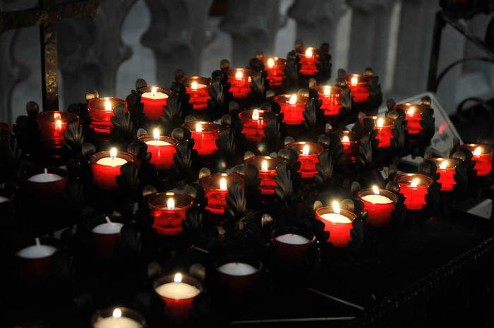 Many free spells can be found online including love spells, wish spells, simple spells and money spells.