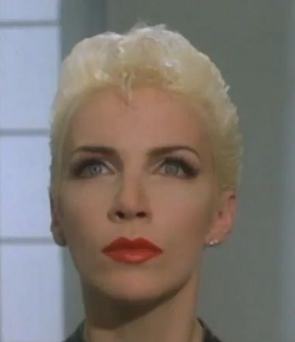 Annie Lennox with Platinum Blonde Hair. Pictures of Celebrities with Platinum Blonde Hair Color.