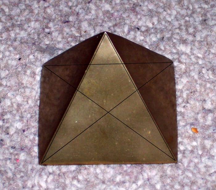 Model pyramid with imposed pentagram. The king and queen's chambers equate to the centre of the pentagram.