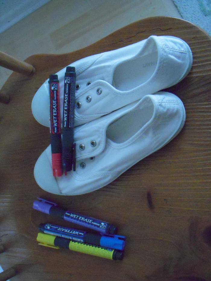You will need Pentel Wet Erase markers, canvas sneakers, plus practice fabric, a few cotton swabs, a pencil and paper.