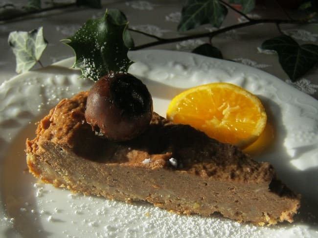 I decorated my cheesecake with a melar, holly leaves, slices of orange and sprinkled it with icing sugar