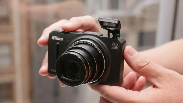 PC Magazine gave the Nikon Coolpix S9700 camera its Editors' Choice award for compact super-zoom cameras.