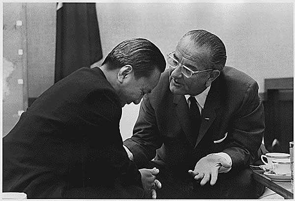 1964 - President Nguyen Van Thieu (South Vietnam) and President Lyndon B. Johnson.
