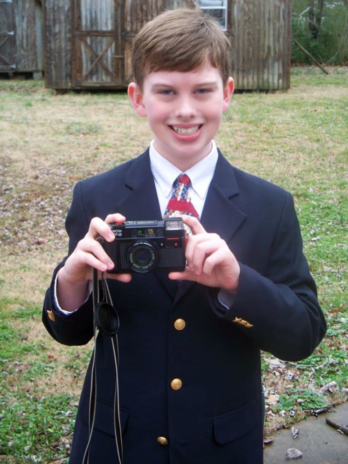 The Ricoh AF-5 was made it was a point and shoot autofocus compact camera for 35mm film with an integral flash and autofocus, manufactured by Ricoh.