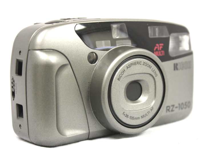 The flash shooting range was to ISO100 –SIO400 with auto-focus shooting. You could have panorama pictures, and this model had a self-timer. The power source for this model was a 3V lithiumX2 batter.