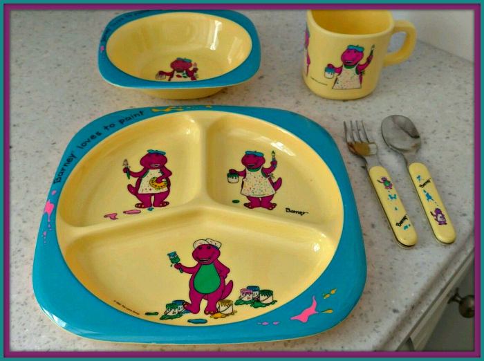 The Barney "Loves to Paint" came out in 1993 and has very good graphics, it was one of many dinner set for children made in the early year of the Barney era.
