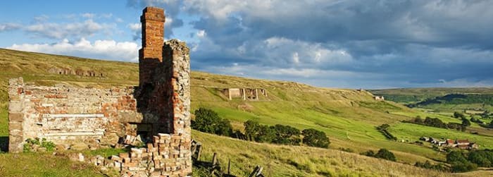 The ruined railwayman's cottage above seen from another angle shows calcining kilns at Rosedale East