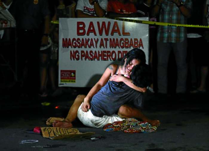 Relative Crying After Killed Victim of 'Drug of War'