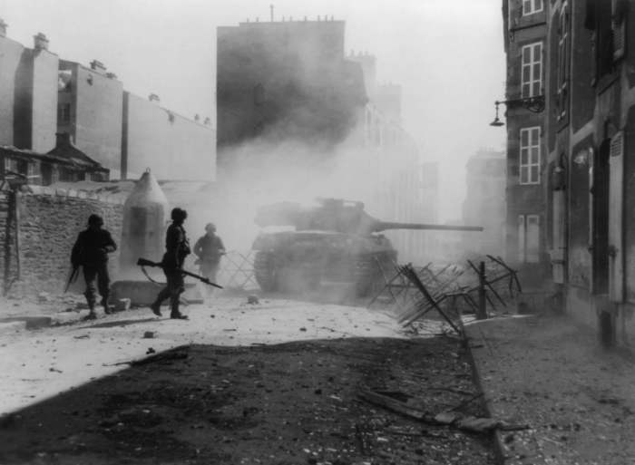 M18 Hellcat of the 824th Tank Destroyer Battalion in action at Wiesloch, Germany, April 1945.