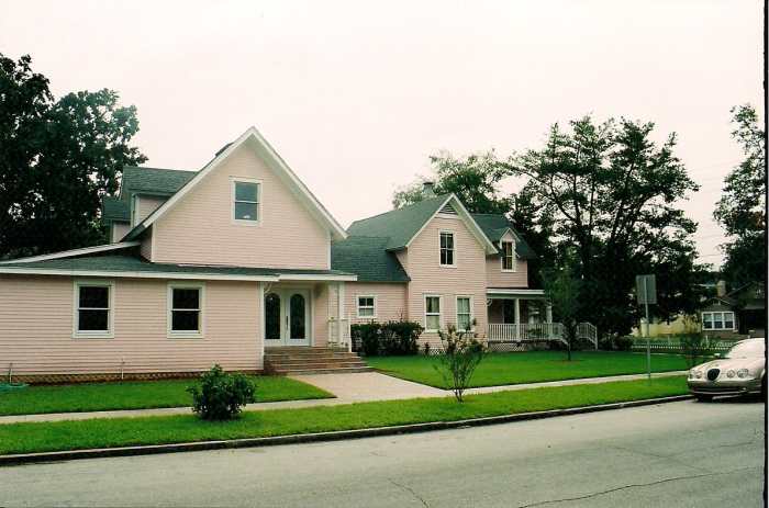 VICTORIAN HOMES PHOTOS. THE ADDITION ON THE LEFT IN PHOTO IS ONE STORY. THE ORIGINAL HOUSE ON THE RIGHT OF PIC IS TWO STORIES.