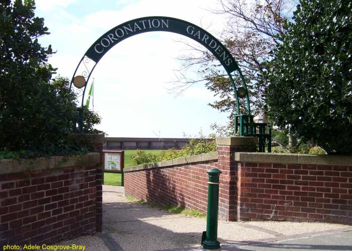 The main entrance of Coronation Gardens opens onto Banks Road, which is lined with cafes, restaurants and shops. Turn left into Church Road, then into Ashton Park.