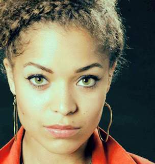 Antonia Thomas has green eyes naturally and she looks stunning. You can wear green contacts and look just as good.