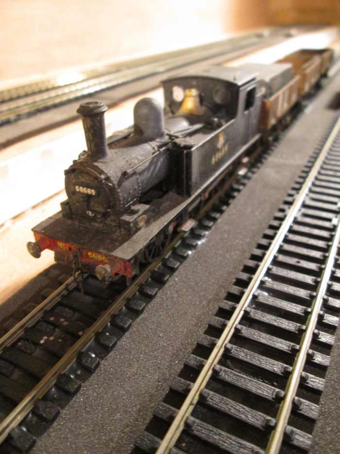 Middlesbrough allocated 68689 with brass valve cover - same batch - seen here with a trip working for 'Bishopthwaite sidings'