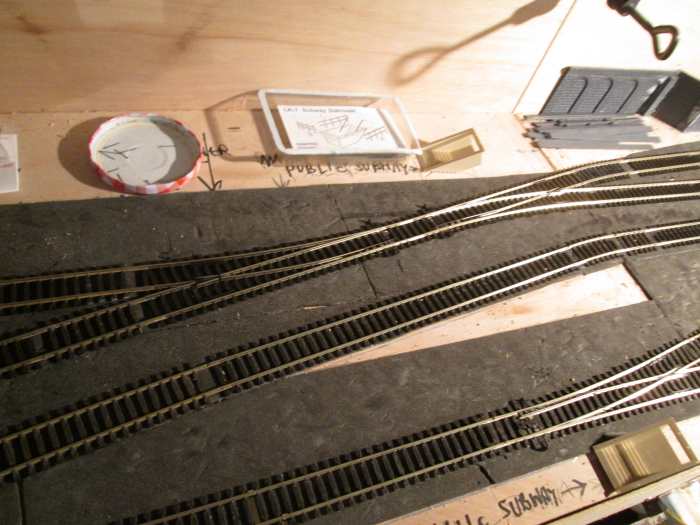 As shown on the Unit 5 picture gallery, the banker's standage runs off the Down Main via a right-hand point as opposed to the earlier double slip. This simplifies running, although Bishopthwaite station has to be reconfigured as a result...