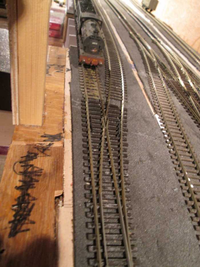 The shunt roads from the right-hand point a short train's length back from the departure point off the Up running line from the freight/goods/mineral fiddle yard - 'kink' sorted.