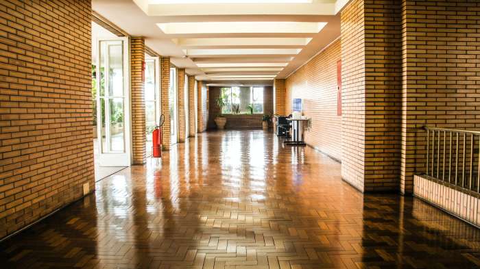 Carefully designed hallways, corridors and rooms that allow natural light to illuminate the inside space, offer huge opportunities for energy savings through lighting automation.