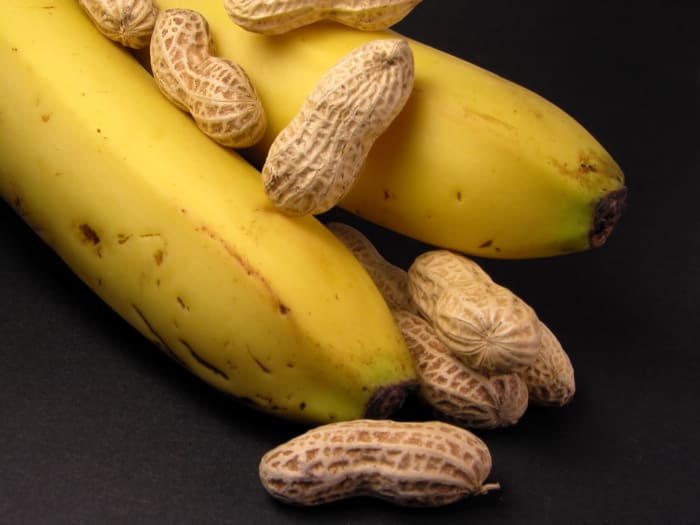 Bananas and peanuts can be blended together along with other fruits you like to create a "B6 smoothie"