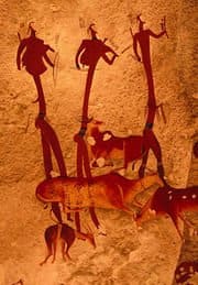 The oldest painting on a rock sheltr dated about 2400. Many sits in the Dranensburg and Mapungubwe contain scenes depicting hunting, dancing, fighting, food-gathering, ritual and trance scenes of hunting and rainmaking typiial of African culture, etc