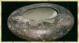 Many objects were made of fired clay, and were used for various purposes. Some everyday practical included spoons, whistles, funnel and spindl whorls used for production cotton coth, large pottery beads used to manufacture bead glasses: roller bead