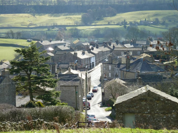 Askrigg looking down from the Askrigg Common incline (in places 1:3/1:4) westward across the dale
