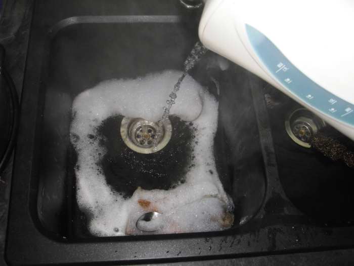 Once the sink is empty, flush it with hot water and a kettleful of boiling water to melt congealed soap scum or fat mass.