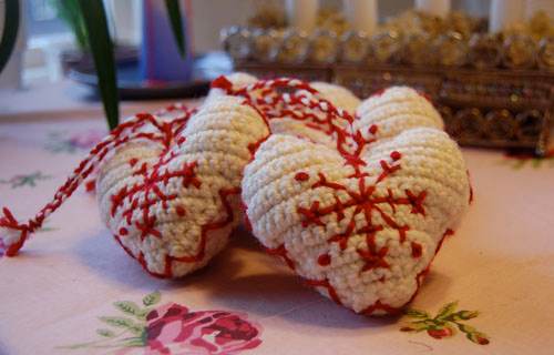 While it may seem weird to be working on Christmas items when the weather is hot, you'll be glad that you have those items ready to go when the busy holiday season starts.