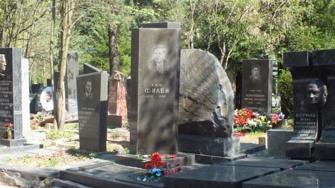 Kim Philby's grave in Moscow. Police were called on to keep order at his funeral when the cemetary was over-run by well-wishers. Before he died, however, he had become disillusioned by Communism
