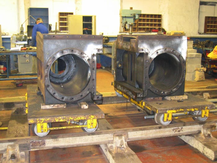The cylinder block has been split for investigation into damage and possible causes. With these veterans one job can very easily lead to another... and another