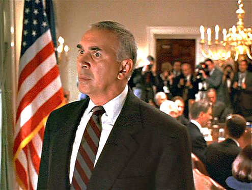 Frank Langella at his malevolent best as White House Chief of Staff Bob Alexander. Dave Kovic - his would-be presidential stooge - is sat just behind his left shoulder