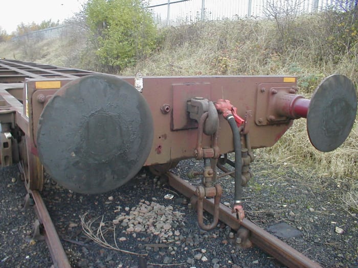 Screw coupling with vacuum pipe on fitted wagon buffer beam, British Railways Oleo buffers - most durable model version is Jackson screw coupling from Markits in blackened, etched brass with un-treated brass coupling unit