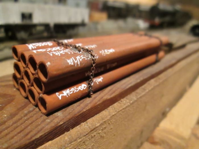 Chained refractory piping for open wagons with 'chalk marks', made up from plastic tube, artists' fine-liner pen for the chalk marks