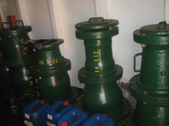 MANIFOLD REDUCERS - USED FOR ADJUSTING THE SIZE OF THE CARGO MANIFOLDS WITH THE CARGO TRANSFER HOSES