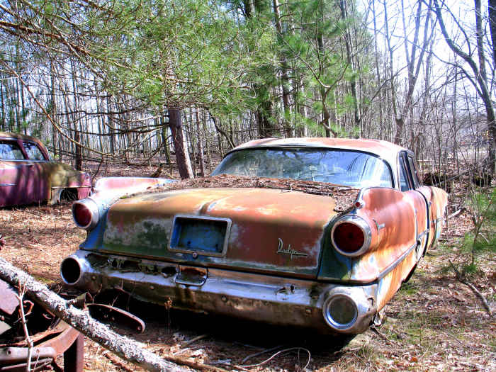 A push button automatic Dodge Dart (Pioneer). I owned one of these treasures.