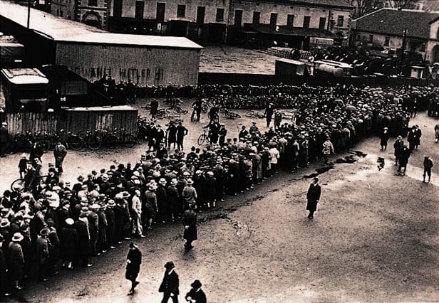 A long line of unemployed Germans trying to get work in the climate of vast unemployment between 1929-1933.