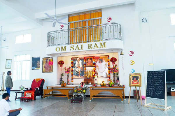 Inside, the shrine is just like the shrine in any other Sai Center in the world.