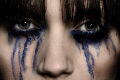 by quickly removing eyeliner mistakes you will prevent further makeup problems and avoid eyeliner disasters.