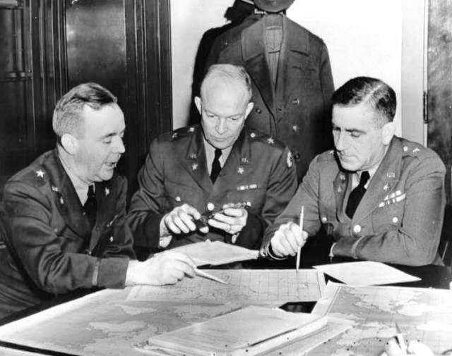 Gerow (right) with Eisenhower (center) and Brig. Gen. Crawford (War Plans Division of the War Department).