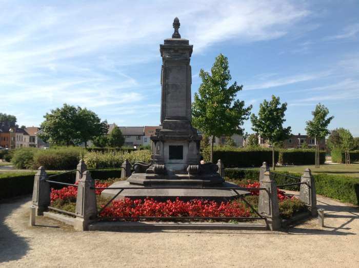 Bluestone memorial for William Tyndale, Mechelsesteenweg, Vilvoorde