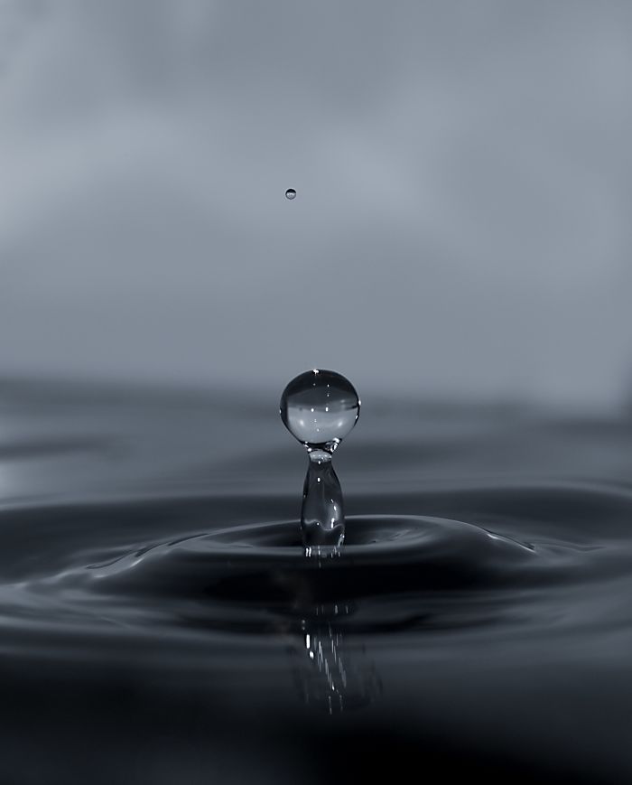 Shown here is the liquid form of H20, however if it were ice or steam, the fact would remain: it is H20.
