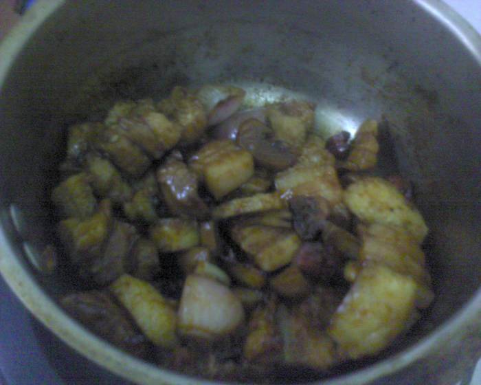 Add in the marinated pork belly after sauteing the garlic, ginger and onion.