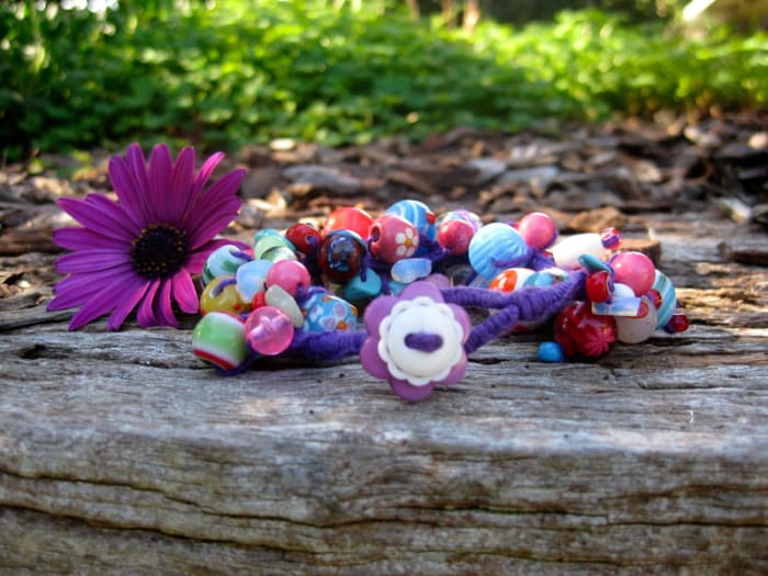 This spiny knotted bracelet was made with the instructions from Stephanie Sersich's book "Designing Jewelry With Glass Beads".
