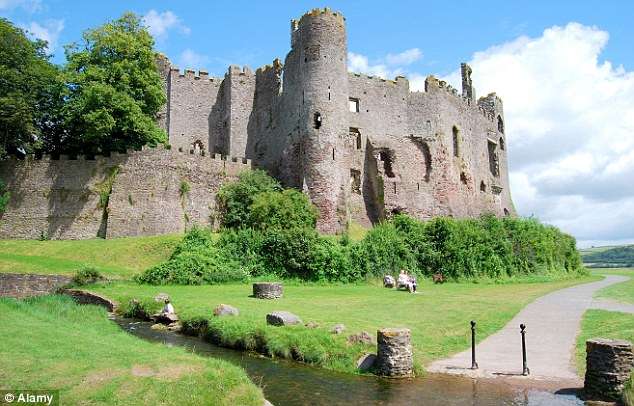 Laugharne Castle in Wales. 12th century. Historic sight to see along the Celtic Trail in southern Wales. Laugharne is also the hometown of Welsh poet, Dylan Thomas. i
