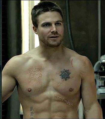 Stephen Amell Workout - Get a Ripped Superhero Body Like the Arrow