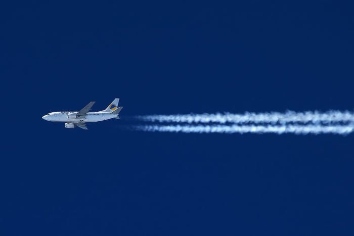 The most used airplane is this Boeing 737. It comes in several types. How much air does an airplane use?
