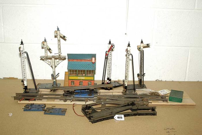It doesn't get much simpler than this vintage O Gauge Control system put up for sale through Vectis Auctions at Stockton-on-Tees